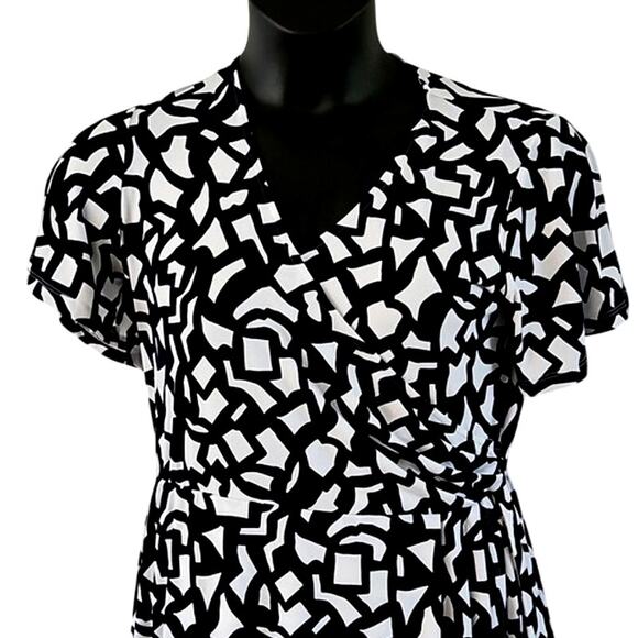 NWOT Susan Graver Women’s Black & White Geometric Faux Wrap Dress Size Medium - Picture 4 of 7